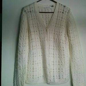 Vintage eyelet sweater.🌻